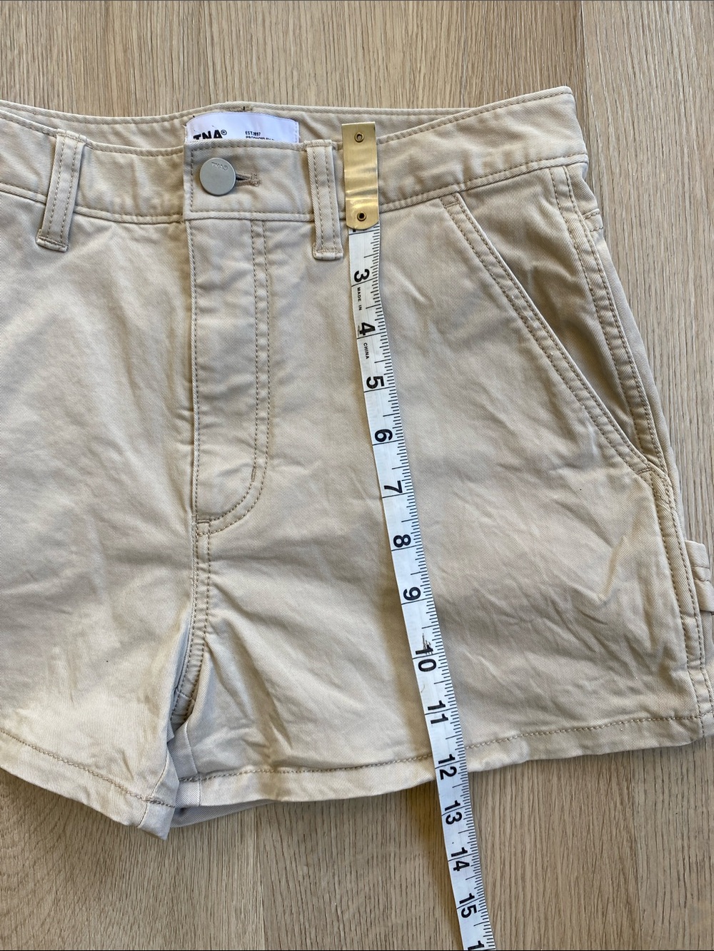 Aritzia TNA Beige Chino Utility Shorts Size 2 Cotton Stretch Casual Summer - Picture 8 of 8